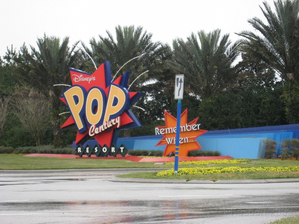 Disney 2010 D1 0581.jpg - January 9-11, 2010 Disney World Florida. Went to run the marathon. Saturday, fly down, check in, go to Expo to pick up packet, then to see Blue Man Group in the evening.